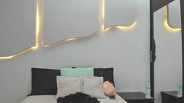 Snapshot of EmilyDiaaz chatting on 04/10/26, 12:12 EmilyDiaaz online show from 04/10/26, 12:12