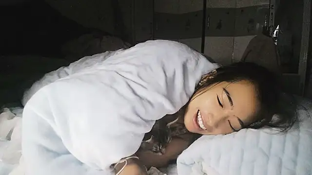 hebe-02 online show from 11/26/25, 11:16