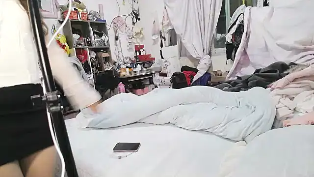 hebe-02 online show from 04/10/26, 11:06