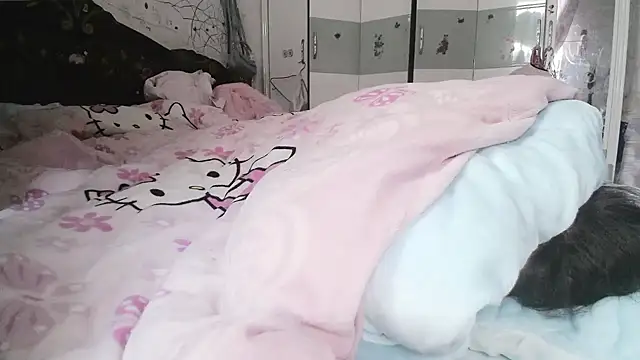 hebe-02 online show from 11/28/25, 01:28