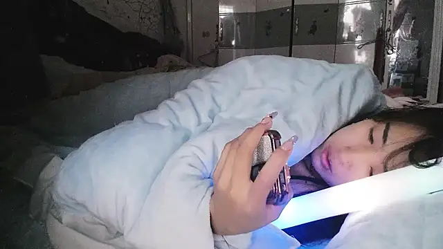 hebe-02 online show from 12/04/25, 01:48