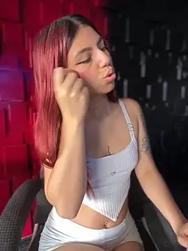 Snapshot of Emily-teen chatting on 10/13/25, 01:34 Emily-teen online show from 10/13/25, 01:34