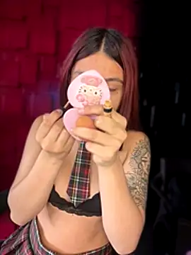 Snapshot of Emily-teen chatting on 10/06/25, 01:34 Emily-teen online show from 10/06/25, 01:34