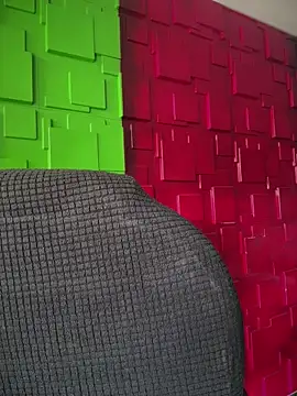 Snapshot of Emily-teen chatting on 01/18/26, 08:23 Emily-teen online show from 01/18/26, 08:23