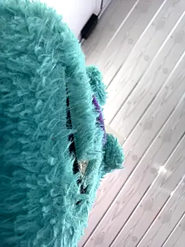 Emily-teen online show from 12/19/25, 07:49