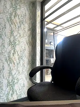 Emily-teen online show from 11/28/25, 07:36