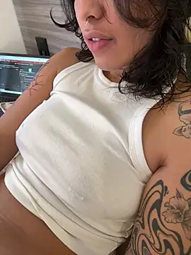 Snapshot of Alice_surprise chatting on 07/07/26, 01:36 Alice surprise online show from 07/07/26, 01:36