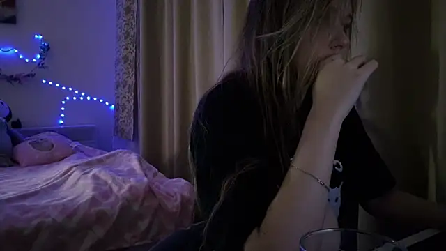 Snapshot of boozekirs_ chatting on 02/05/26, 02:29 boozekirs online show from 02/05/26, 02:29