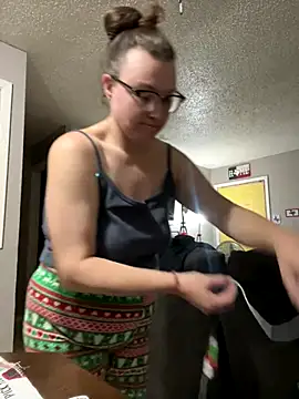 HTXBELLE online show from 12/16/25, 03:00