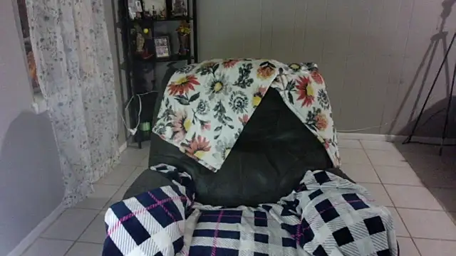 HTXBELLE online show from 10/03/25, 08:49