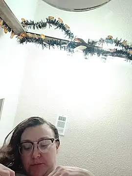 HTXBELLE online show from 11/18/25, 12:15