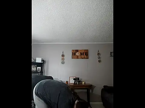 HTXBELLE online show from 11/28/25, 10:21