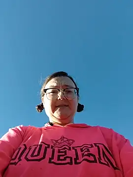 HTXBELLE online show from 11/10/25, 10:04