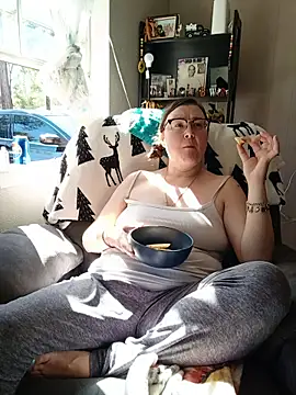 HTXBELLE online show from 10/31/25, 07:32