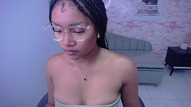 Snapshot of catalina25_t chatting on 02/21/25, 01:44 catalina25 t online show from 02/21/25, 01:44