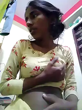 Snapshot of SEXY-boudi43 chatting on 03/04/25, 04:38 SEXY-boudi43 online show from 03/04/25, 04:38