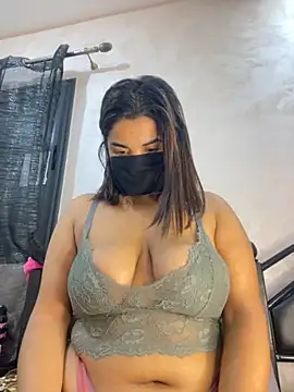 Snapshot of Louli_ta chatting on 12/02/25, 08:10 Louli ta online show from 12/02/25, 08:10