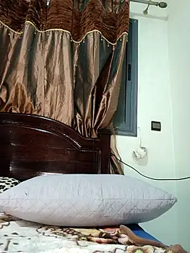 Snapshot of Louli_ta chatting on 10/27/25, 10:33 Louli ta online show from 10/27/25, 10:33