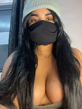 Snapshot of Louli_ta chatting on 02/16/26, 06:39 Louli ta online show from 02/16/26, 06:39