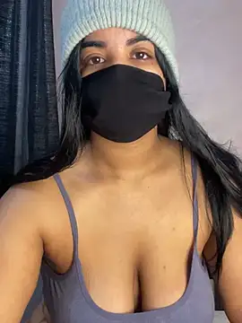 Snapshot of Louli_ta chatting on 02/05/26, 07:43 Louli ta online show from 02/05/26, 07:43