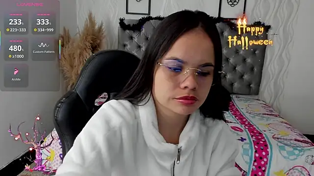 Snapshot of Kath_latorre chatting on 10/17/25, 01:13 Kath latorre online show from 10/17/25, 01:13