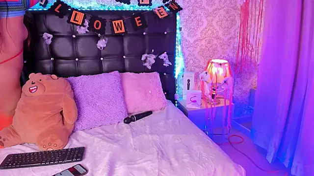 Luna Sommer online show from 10/10/25, 07:36