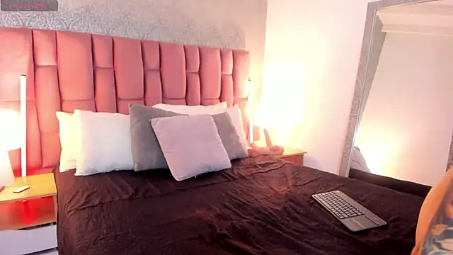 AbellaFox  online show from 11/29/25, 08:42