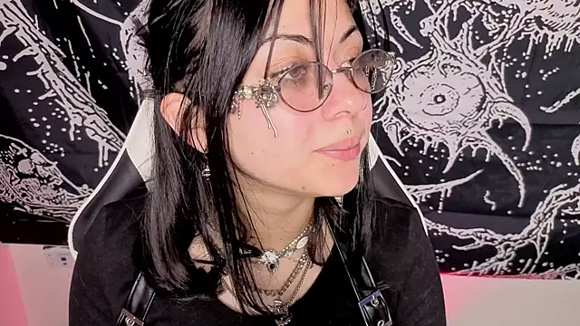 Snapshot of Guxplo_ chatting on 09/27/25, 01:28 Guxplo  online show from 09/27/25, 01:28