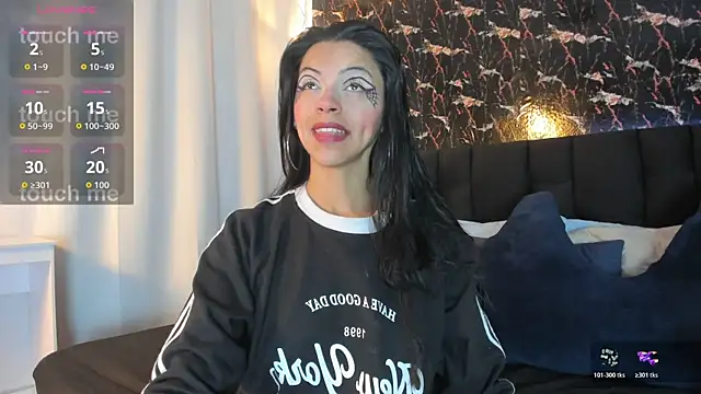 Snapshot of aitana_garcia_ chatting on 10/24/25, 12:15 aitana garcia online show from 10/24/25, 12:15