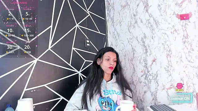 Snapshot of aitana_garcia_ chatting on 03/05/25, 12:11 aitana garcia online show from 03/05/25, 12:11