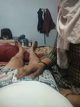 Snapshot of indian_couple4 chatting on 03/17/25, 04:22 indian couple4 online show from 03/17/25, 04:22