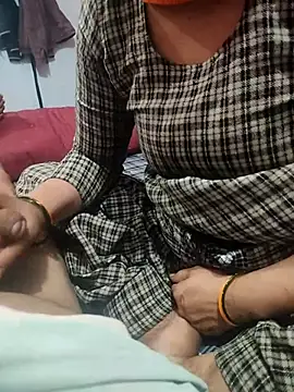 Snapshot of indian_couple4 chatting on 03/20/25, 05:25 indian couple4 online show from 03/20/25, 05:25