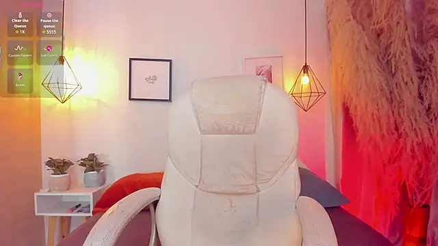 Snapshot of iiangel_ chatting on 10/02/25, 10:35 iiangel online show from 10/02/25, 10:35