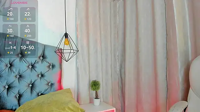 Snapshot of iiangel_ chatting on 10/19/25, 05:43 iiangel online show from 10/19/25, 05:43