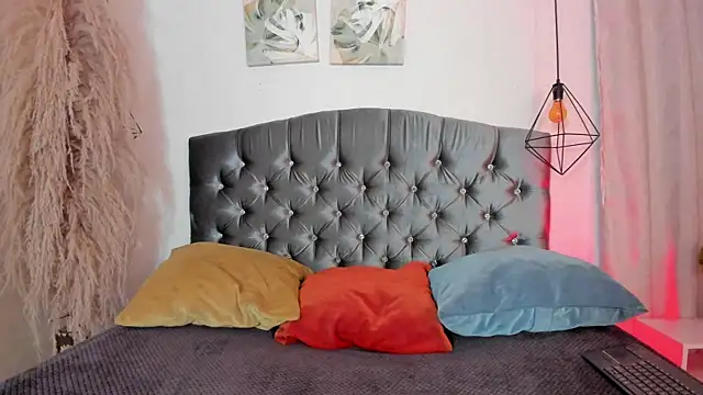 iiangel  online show from 10/24/25, 04:00