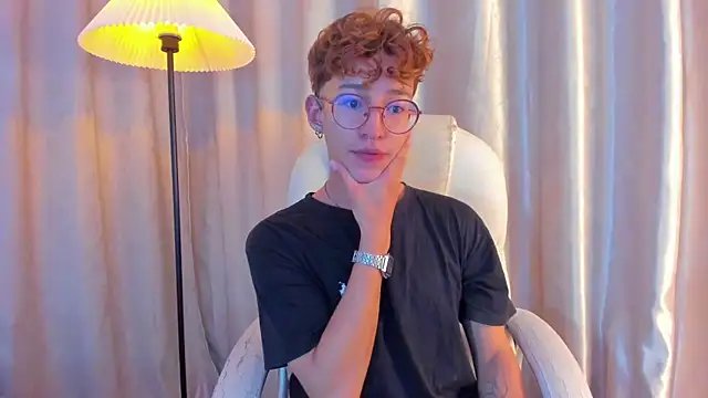 iiangel  online show from 11/28/25, 03:39