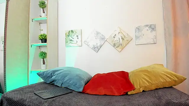 iiangel  online show from 10/30/25, 03:05