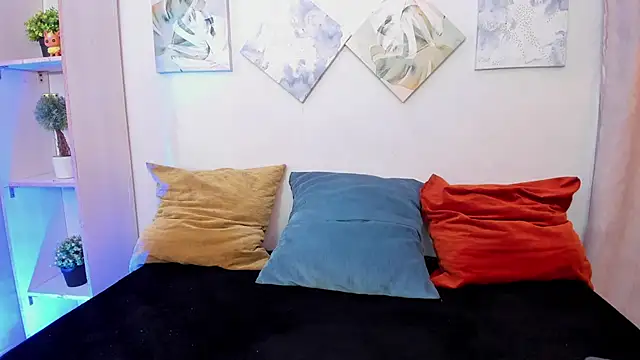 iiangel  online show from 10/31/25, 04:42