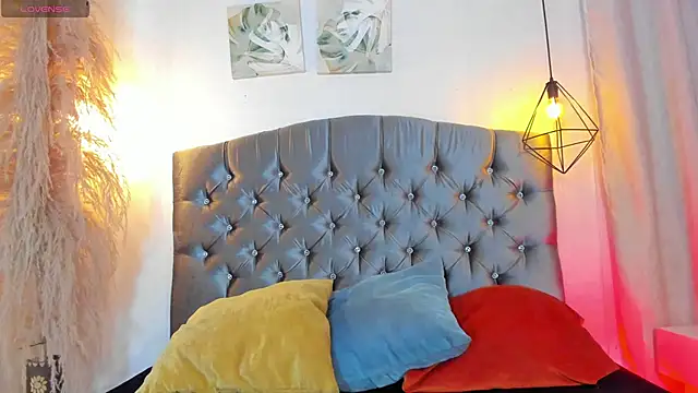 iiangel  online show from 10/21/25, 03:17