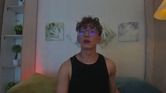 iiangel  online show from 12/19/25, 04:49