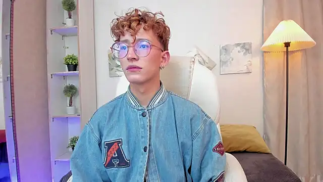 iiangel  online show from 11/30/25, 03:07