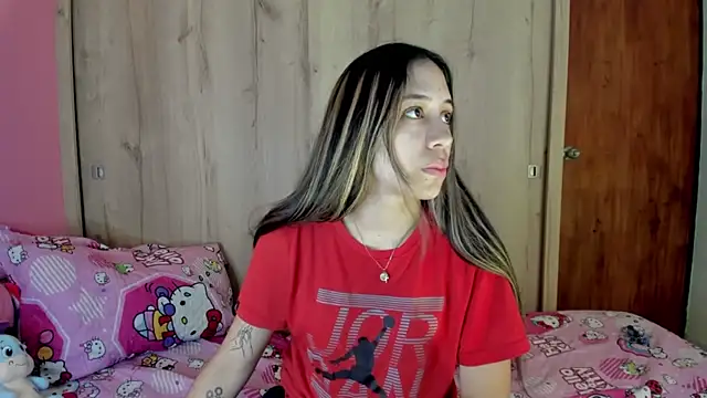 Snapshot of TANIA_06 chatting on 06/15/26, 01:11 TANIA 06 online show from 06/15/26, 01:11