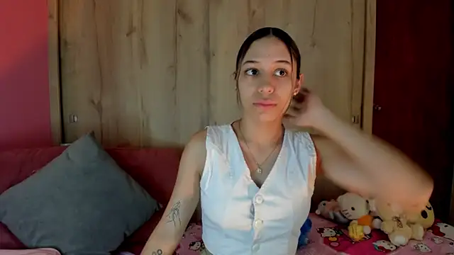 Snapshot of TANIA_06 chatting on 06/19/26, 01:28 TANIA 06 online show from 06/19/26, 01:28