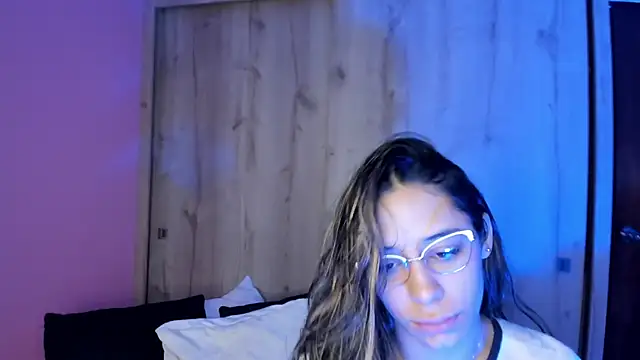 Snapshot of TANIA_06 chatting on 04/25/26, 01:14 TANIA 06 online show from 04/25/26, 01:14