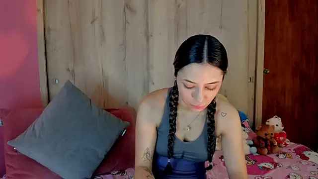 Snapshot of TANIA_06 chatting on 06/18/26, 01:27 TANIA 06 online show from 06/18/26, 01:27