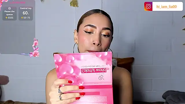 LiaHansson online show from 11/13/25, 07:18