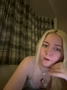 Snapshot of Blondie_Sofia_Essexbabe chatting on 03/16/25, 11:48 Blondie Sofia Essexbabe online show from 03/16/25, 11:48