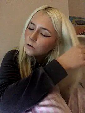 Snapshot of Blondie_Sofia_Essexbabe chatting on 10/15/25, 09:34 Blondie Sofia Essexbabe online show from 10/15/25, 09:34