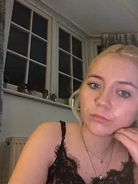 Snapshot of Blondie_Sofia_Essexbabe chatting on 03/13/25, 12:37 Blondie Sofia Essexbabe online show from 03/13/25, 12:37