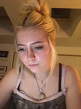 Snapshot of Blondie_Sofia_Essexbabe chatting on 03/21/25, 11:23 Blondie Sofia Essexbabe online show from 03/21/25, 11:23